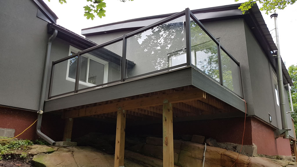 New deck with regal railings demonstrating our exterior construction services